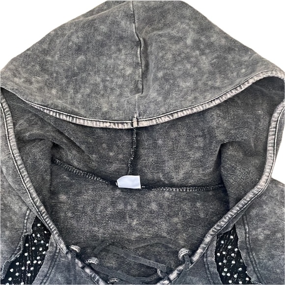 NWOT Fall sweatshirt with stylish rhinestones - Picture 7 of 7